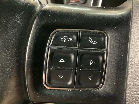 Used 2018 RAM 1500 Classic SLT image 17