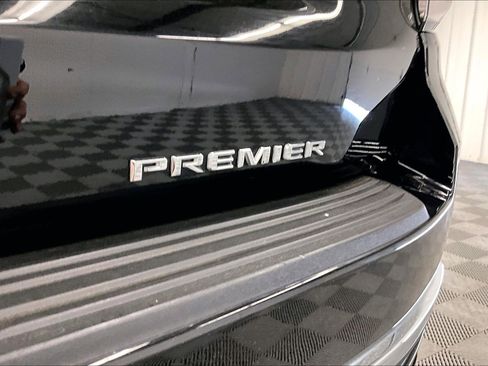 Used 2023 Chevrolet Suburban Premier AWD/4WD image 9