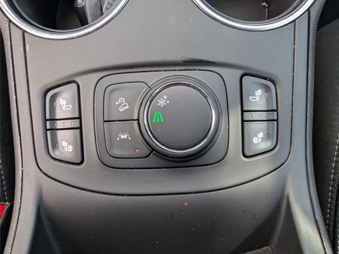 Used 2024 GMC Terrain SLT image 18