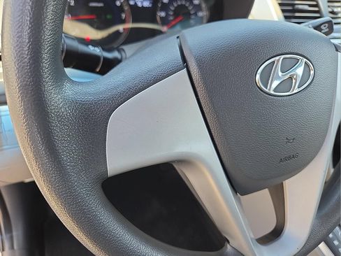 Used 2013 Hyundai Accent GLS FWD image 12