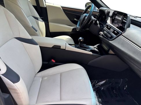 Used 2024 Lexus ES 350 w/ Premium Package FWD image 16