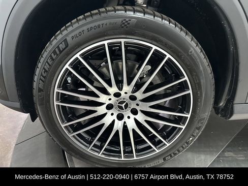 Used 2025 Mercedes-Benz GLC 300 image 32