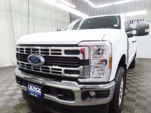 Used 2025 Ford F350 XLT image 6