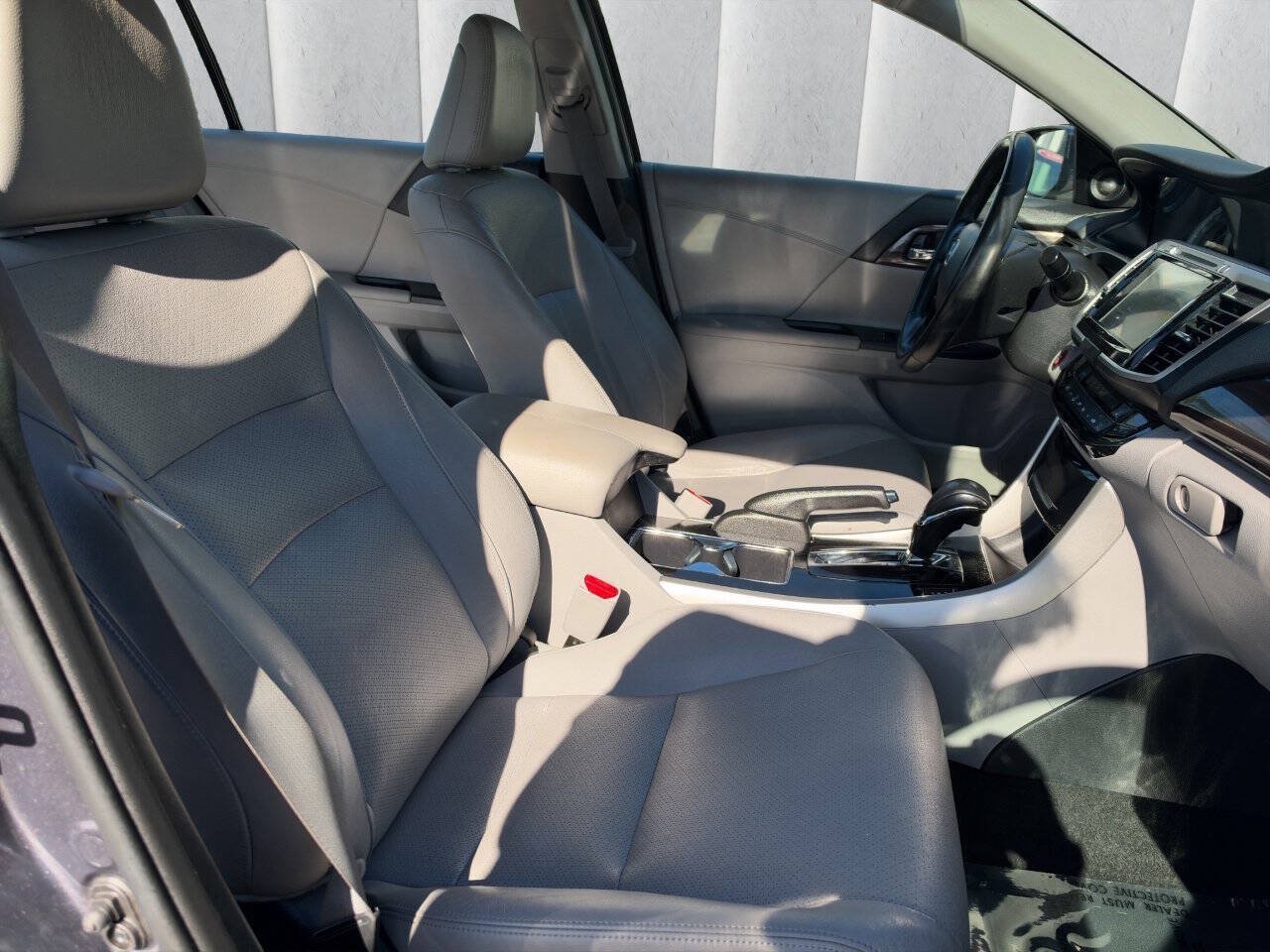Used 2017 Honda Accord EX-L image 15