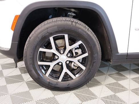 Used 2023 Jeep Grand Cherokee L Limited AWD/4WD image 20