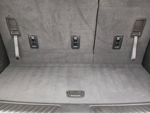 Used 2024 GMC Yukon SLT image 36