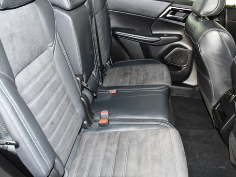 Used 2023 Mitsubishi Outlander SE AWD/4WD image 45