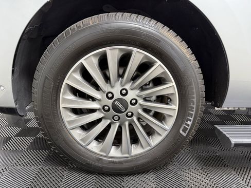 Used 2020 Lincoln Navigator 2WD image 27