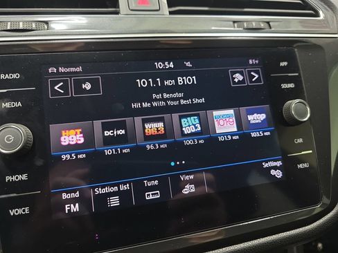 Used 2018 Volkswagen Tiguan SE AWD/4WD image 22