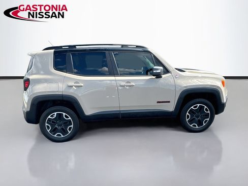 Used 2016 Jeep Renegade Trailhawk AWD/4WD image 7