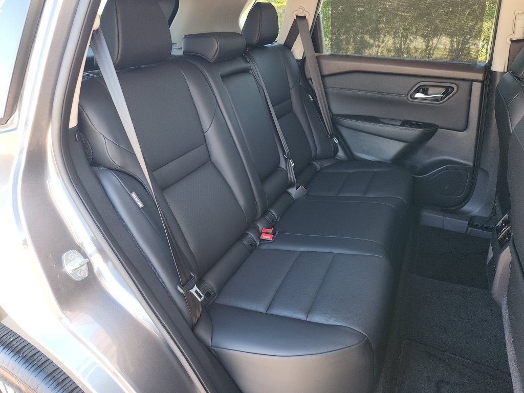 Used 2023 Nissan Rogue SV w/ SV Premium B Package FWD image 15
