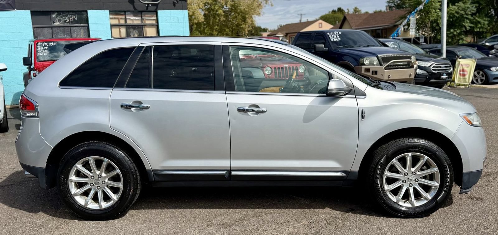 Used 2013 Lincoln MKX AWD image 2