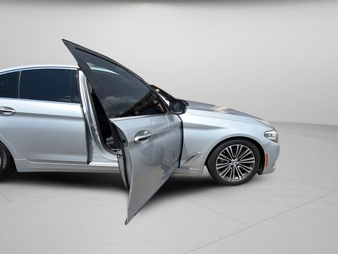 Used 2017 BMW 530i xDrive AWD/4WD image 30
