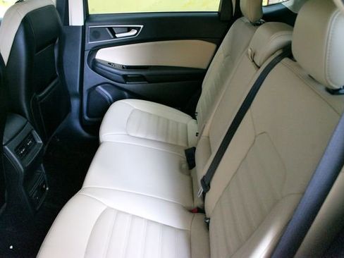 Used 2020 Ford Edge SEL w/ Convenience Package AWD/4WD image 9