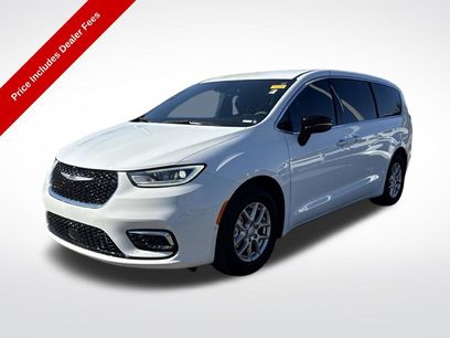 Used 2026 Chrysler Pacifica Select