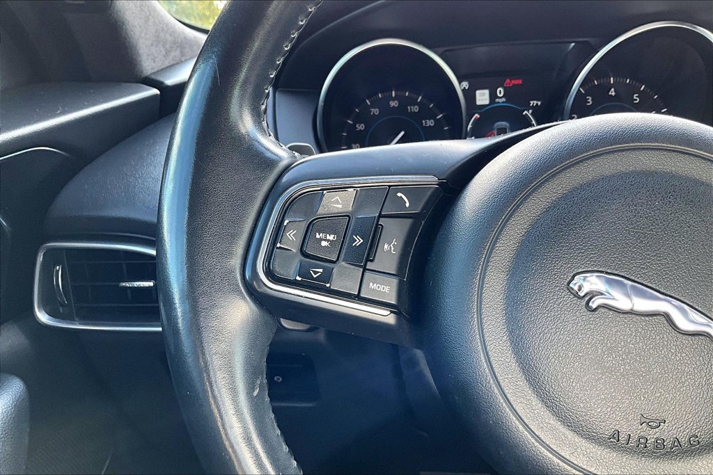 Used 2020 Jaguar F-PACE Premium AWD/4WD image 23