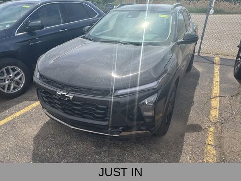 Used 2025 Chevrolet Trax ACTIV w/ Driver Confidence Package FWD image 1