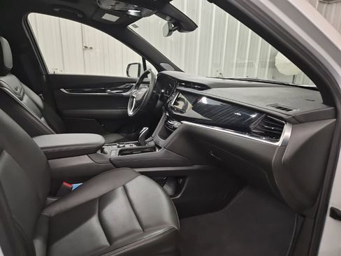 Certified 2025 Cadillac XT6 Premium Luxury image 29