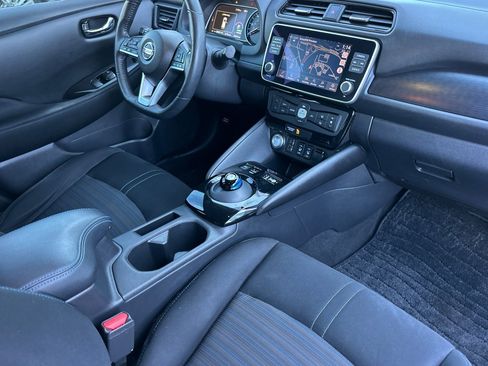 Used 2022 Nissan Leaf SV image 16