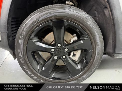 Used 2023 Jeep Grand Cherokee L Laredo AWD/4WD image 12