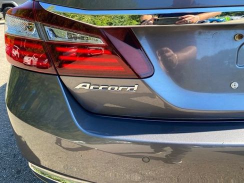 Used 2017 Honda Accord Touring image 6