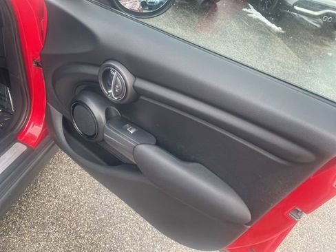Used 2022 MINI Cooper 4-Door Hardtop image 22