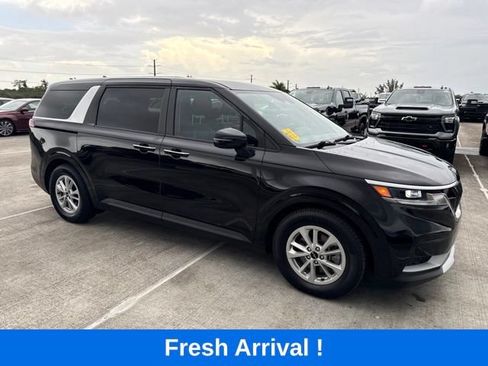 Used 2024 Kia Carnival LX FWD image 14
