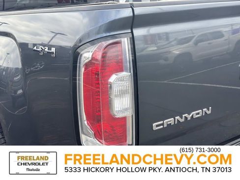 Used 2015 GMC Canyon SLT image 12