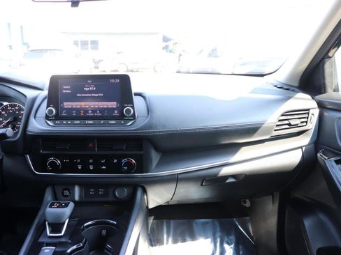 Used 2024 Nissan Rogue S image 17