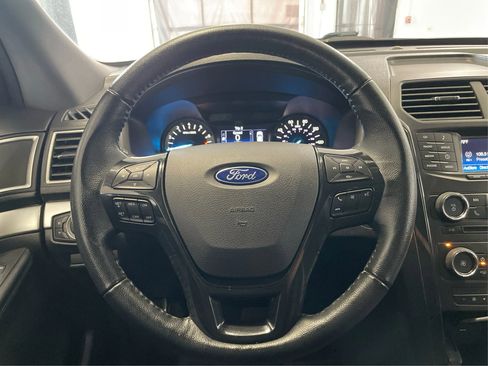 Used 2017 Ford Explorer XLT image 21