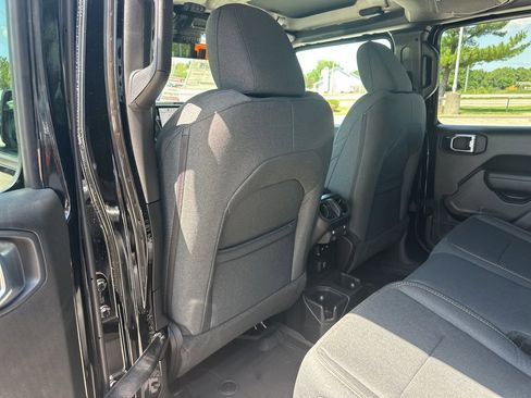 New 2025 Jeep Gladiator Willys image 42