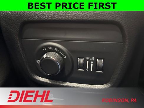 New 2025 Jeep Grand Cherokee Altitude image 23