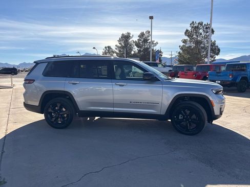 New 2025 Jeep Grand Cherokee L Limited w/ Black Appearance Package AWD/4WD image 4