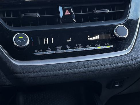 Used 2023 Toyota Corolla SE image 18
