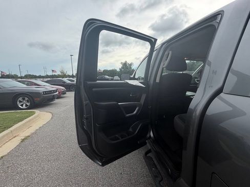 Used 2021 Nissan Titan SV w/ SV Convenience Package RWD image 57
