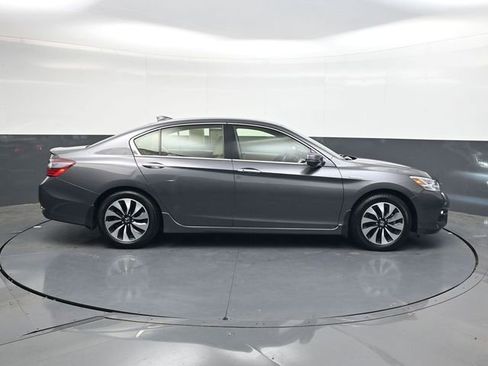 Used 2017 Honda Accord Touring image 3