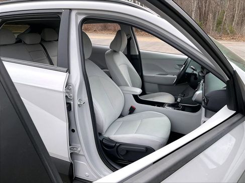 Used 2024 Hyundai Kona SEL image 11