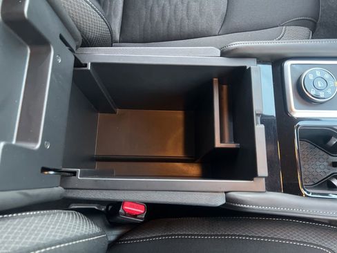 Certified 2025 Nissan Pathfinder SV image 27