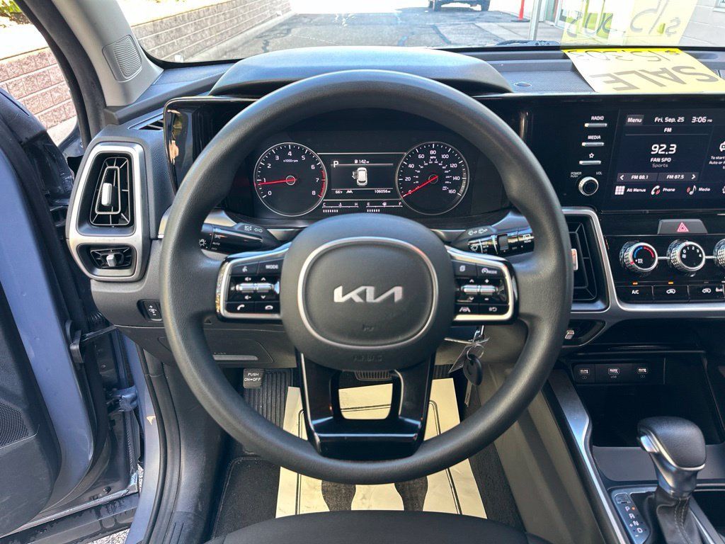 Used 2022 Kia Sorento LX FWD image 40