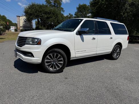 Used 2017 Lincoln Navigator L Select image 28