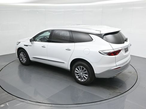 Used 2022 Buick Enclave Essence image 44