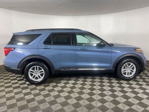 Used 2025 Ford Explorer Active AWD/4WD image 22