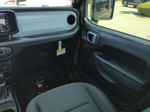 Used 2026 Jeep Gladiator Sport AWD/4WD image 17