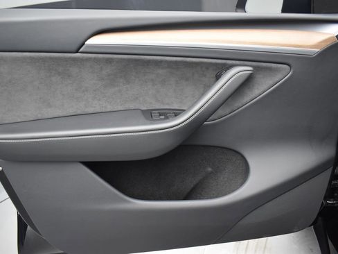 Used 2024 Tesla Model Y Performance AWD/4WD image 11