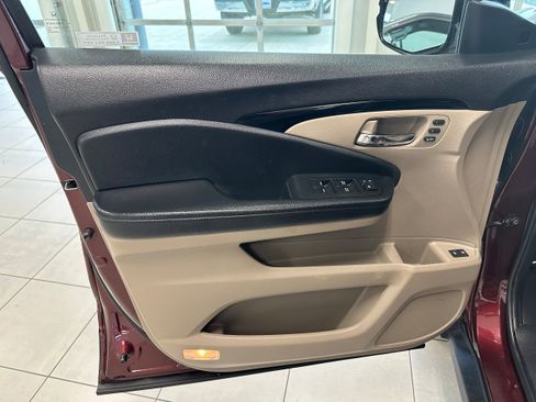 Used 2021 Honda Pilot Touring image 11