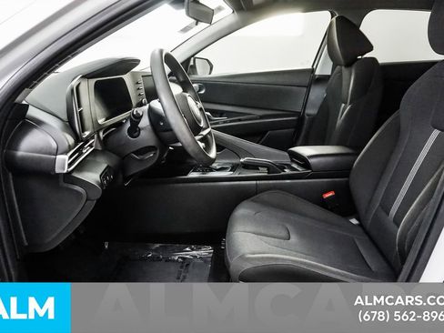 Used 2025 Hyundai Elantra SE FWD image 16