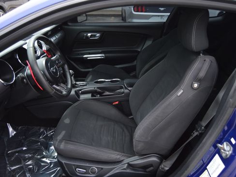 Used 2016 Ford Mustang Coupe RWD image 9