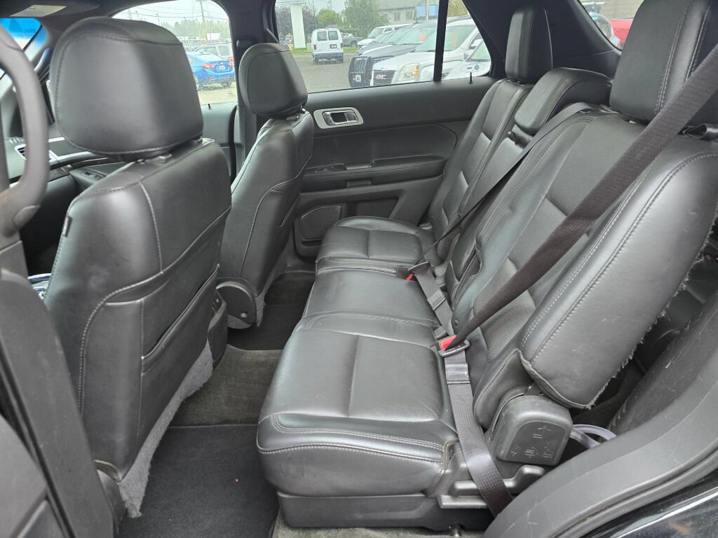 Used 2015 Ford Explorer Limited w/ Equipment Group 301A AWD/4WD image 18