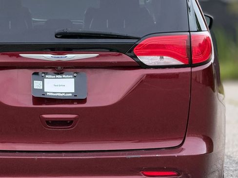 Used 2020 Chrysler Voyager Lxi FWD image 14