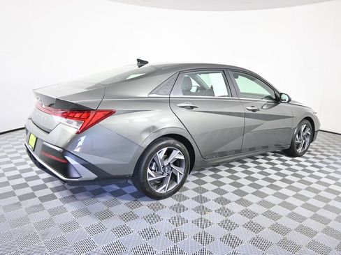 Used 2024 Hyundai Elantra SEL w/ Convenience Package FWD image 6